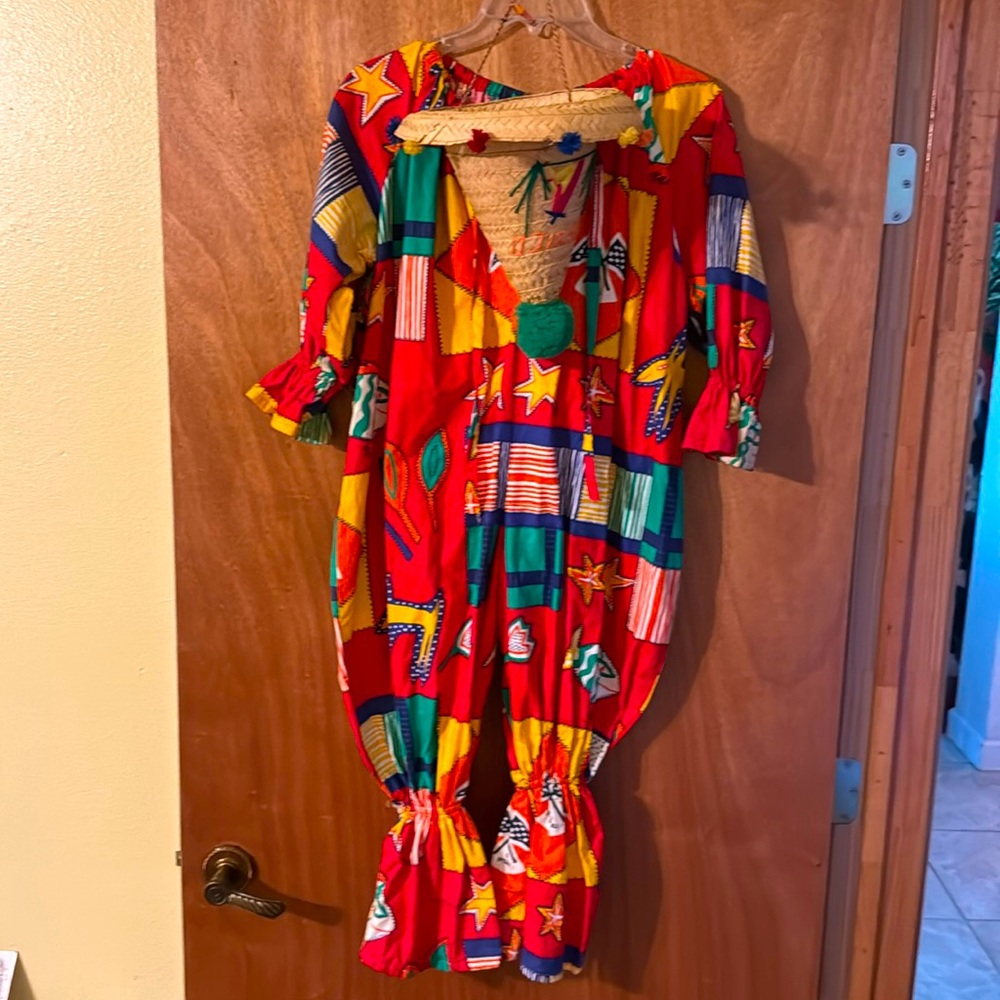 Clown or festival costume - 3 Pom poms on the front child size w/straw hat (mlb)